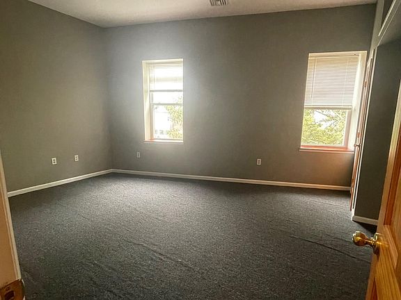 3rd image of 4634 Woodland Ave #3F