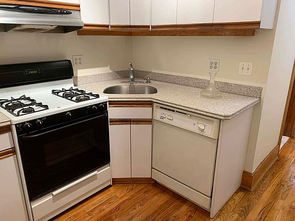 4th image of 481 12th St #B1