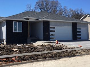 5365 Prairie Trail Ct, Marion, IA 52302