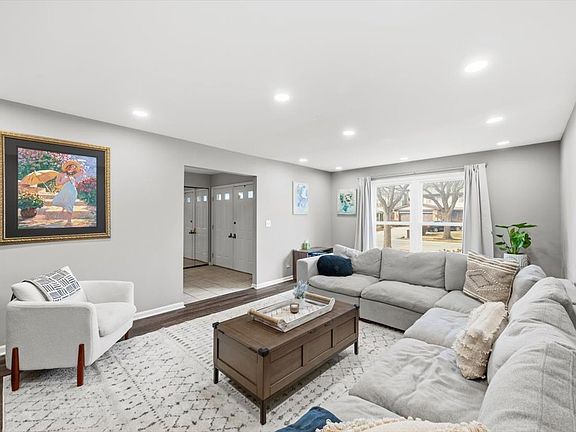 5th image of 805 Sutton Dr