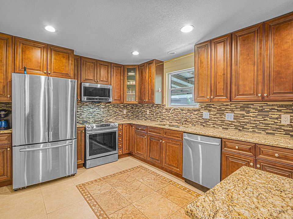 1st image of 725 Clark Dr