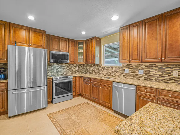 725 Clark Dr, Fort Walton Beach, FL 32547
