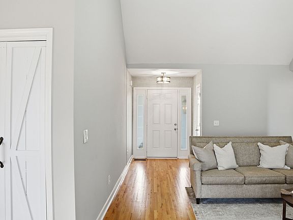 5th image of 1003 Persimmon Dr