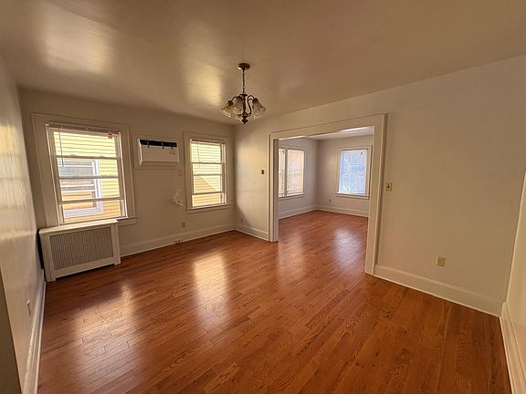 3rd image of 155 Dukes St #2