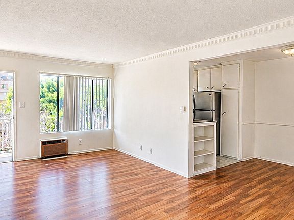 2nd image of 1220 Cole Pl APT 8
