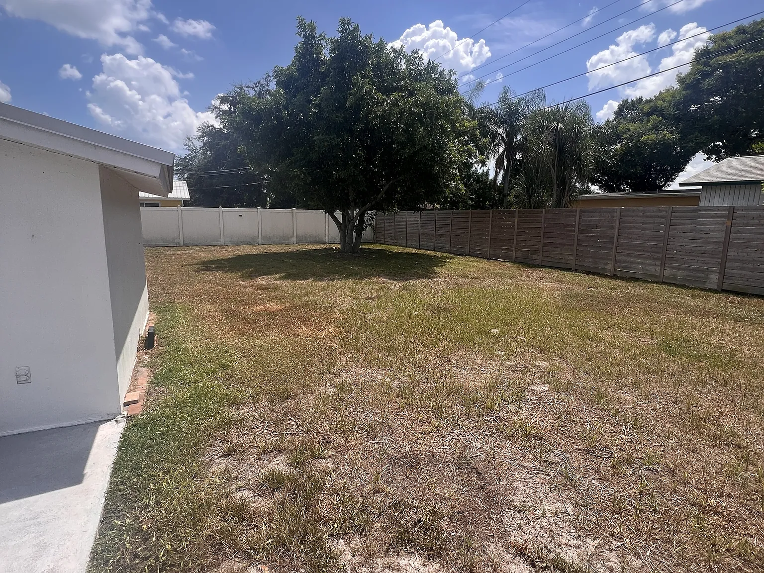 2407 Lakeview Drive - 1 — Photo 3