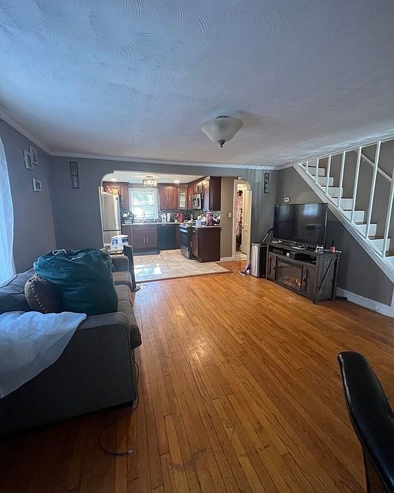 2nd image of 18 Vesey Rd