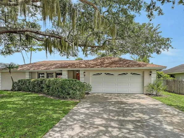 4736 Charing Cross Rd, Sarasota, FL 34241