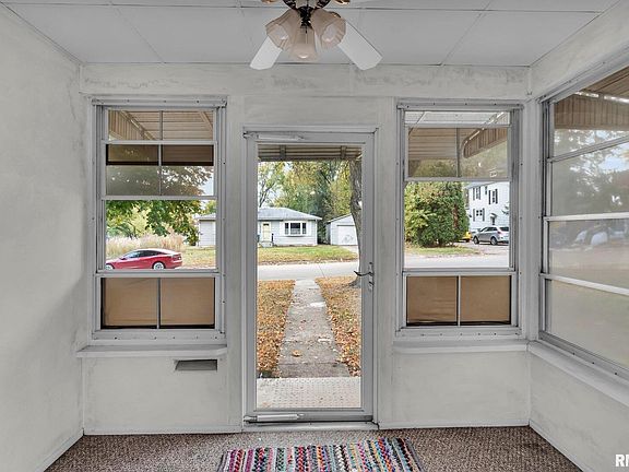 3rd image of 2519 33rd Ave