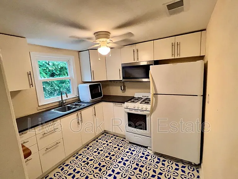 4615 Colonial Ave #B — Photo 2