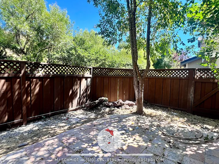 303 Sutton Cir — Photo 31