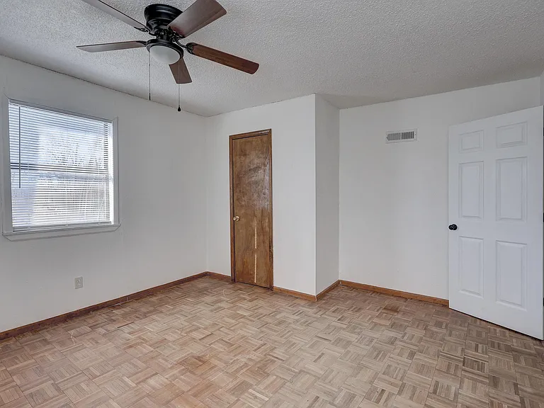 3801 Cresswell Ave — Photo 35