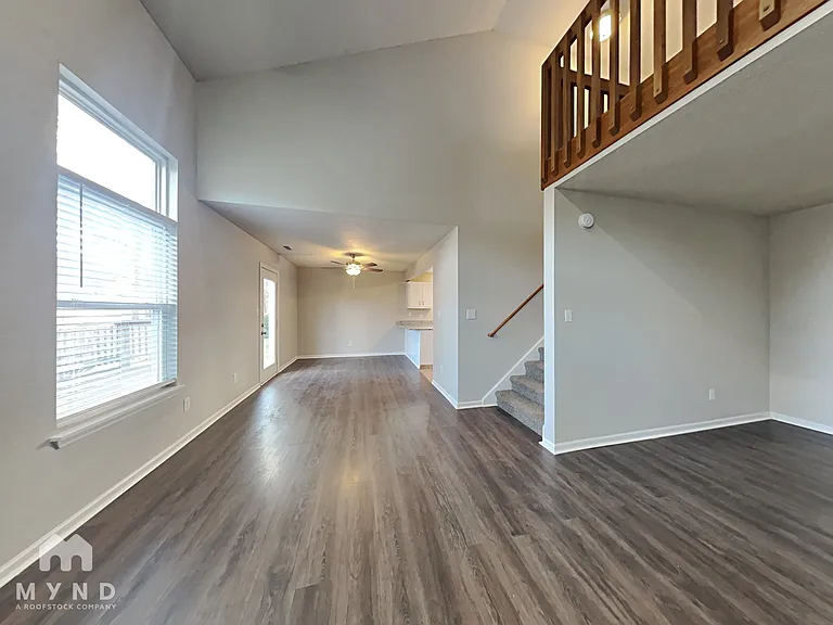 1698 Prairieview Ln — Photo 5
