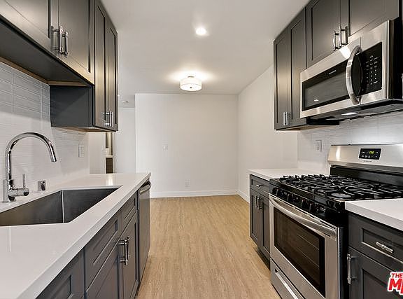4th image of 3314 S Mentone Ave #8