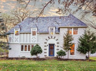 236 Oakwood Rd, Hopkins, MN 55343