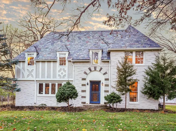 236 Oakwood Rd, Hopkins, MN 55343