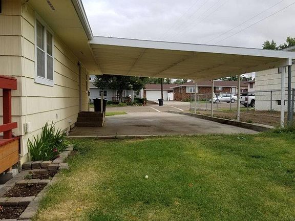 3rd image of 907 10th Ave N
