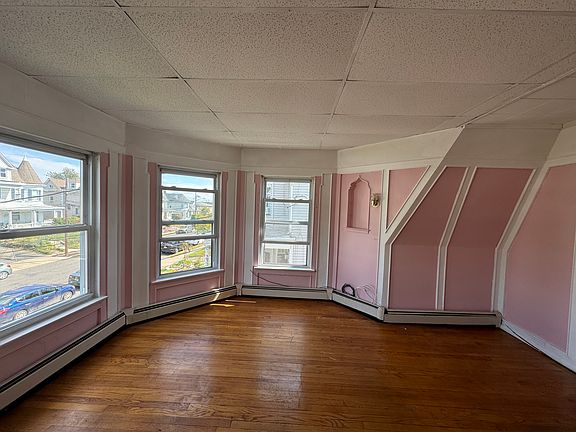 4th image of 47 Rossmore Pl Floor 2
