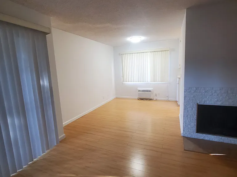 2212 S Bentley Ave — Photo 11