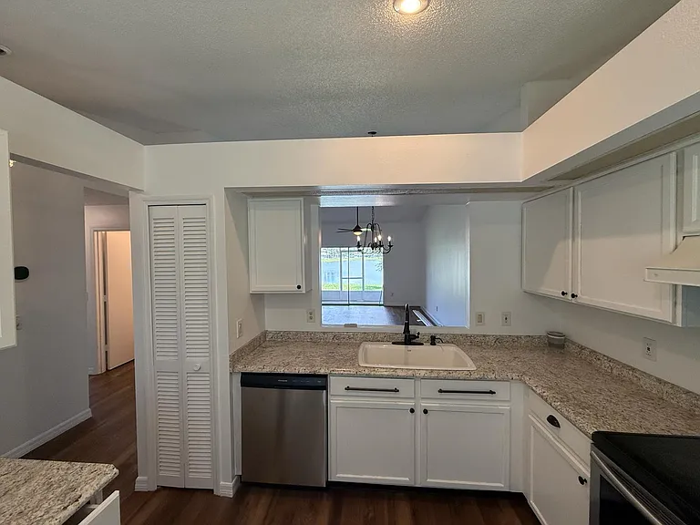 13531 Summerton Dr — Photo 2