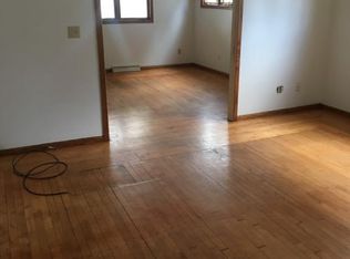 102 1/2 W Burnett St, Beaver Dam, WI 53916