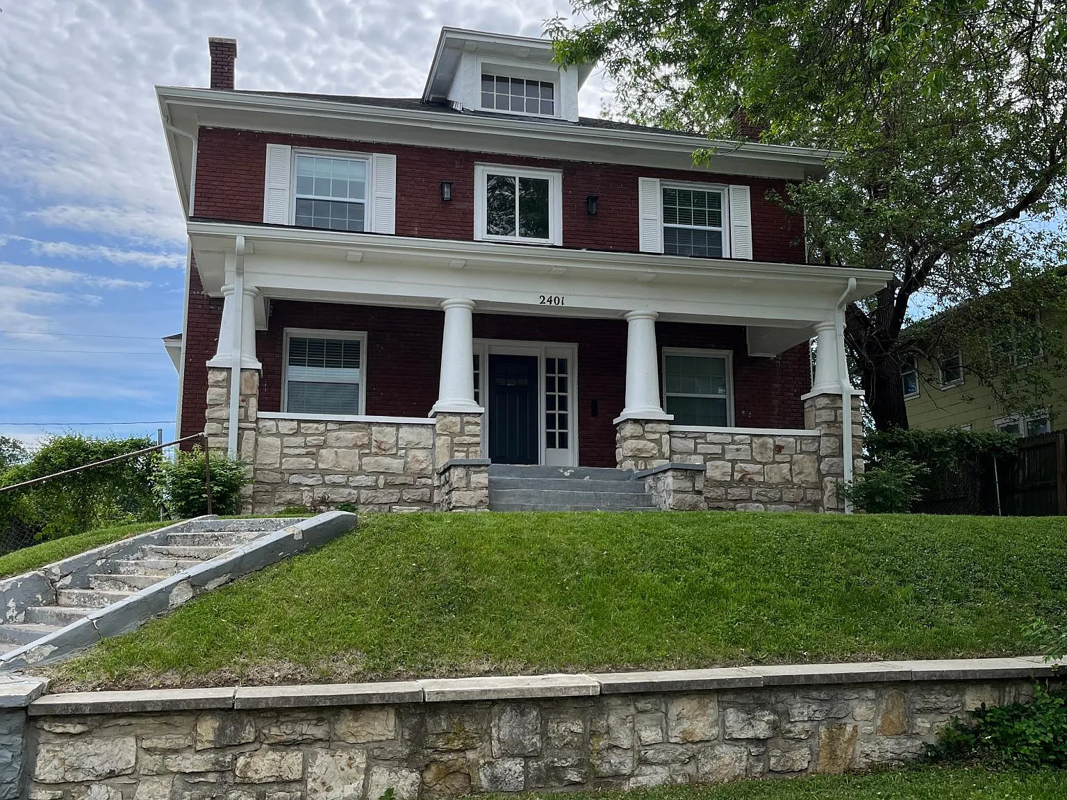 4 bed, 2.5 bath, 2068 sqft, $2,500 — Photo 1