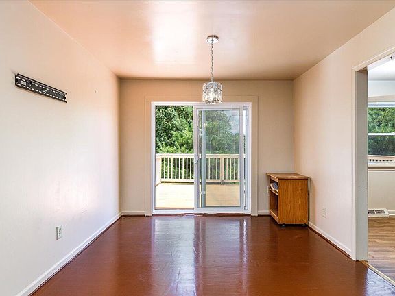5th image of 1015 Palm Ave NW