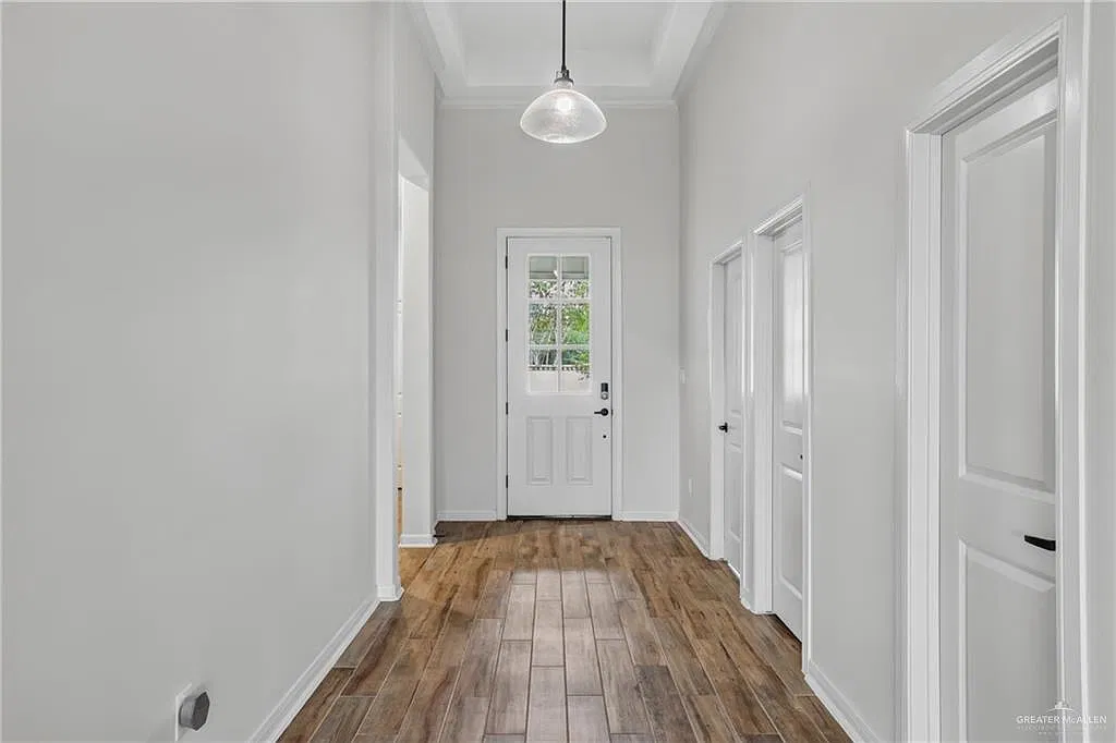 4 bed, 3.0 bath, 2706 sqft, $3,600 — Photo 2