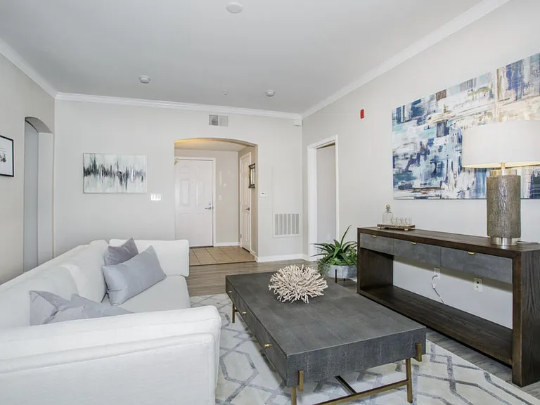 Lake Point Apartments — Photo 71