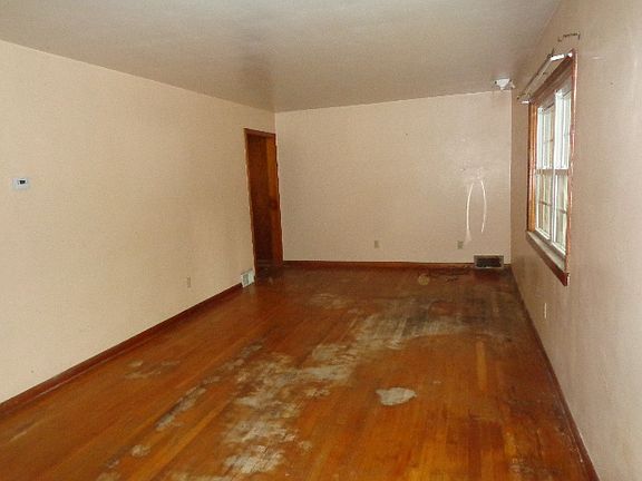 4th image of 5475 Virginia Dr