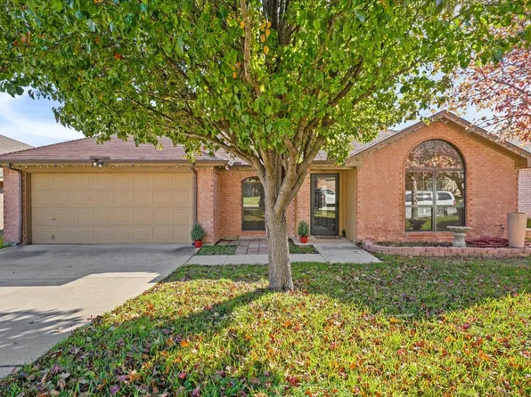 5717 Sea Breeze Ln, Fort Worth, TX 76135