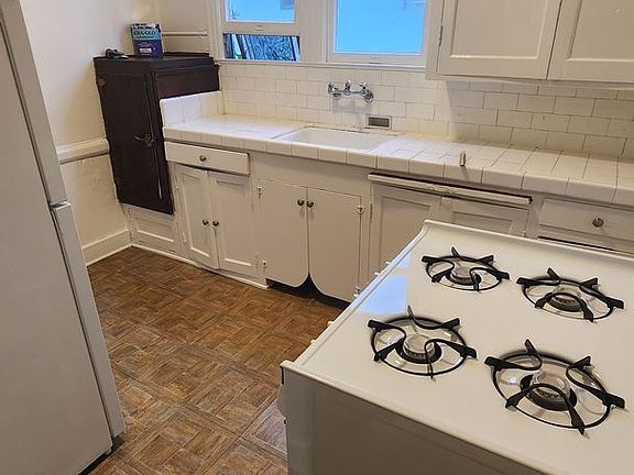 5th image of 1740 N Gramercy Pl APT 108
