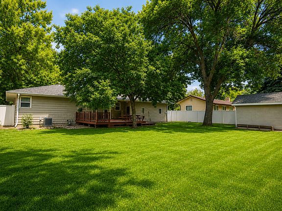 2nd image of 113 Elizabeth Dr