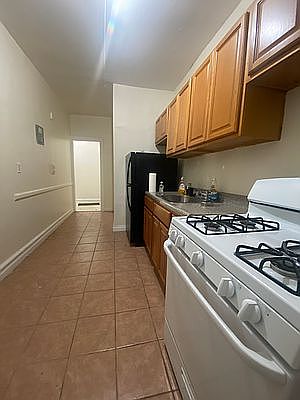 4th image of 78 Hawthorne St #26