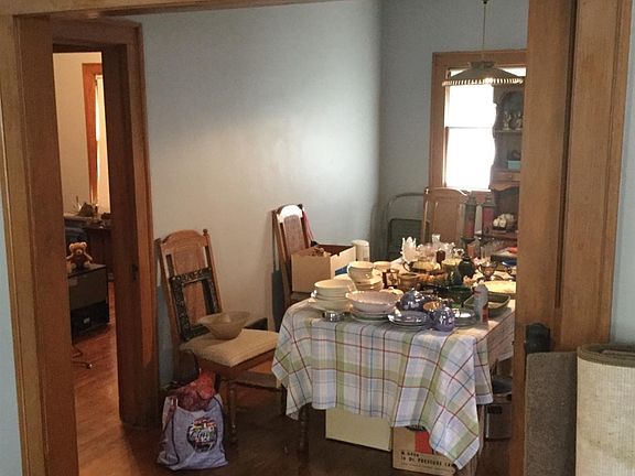 4th image of 826 S 35th St
