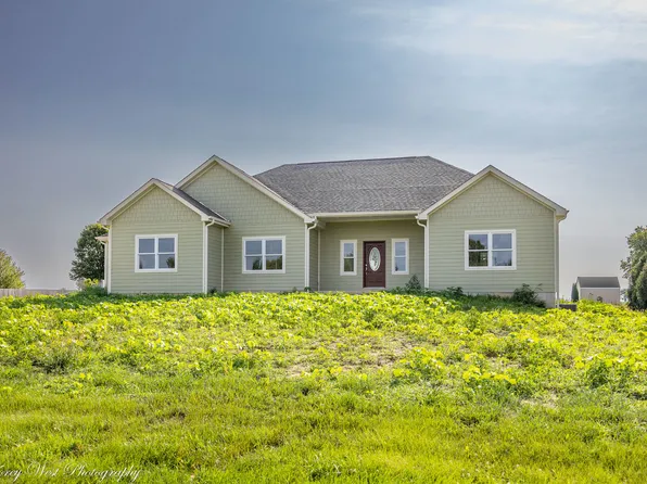 1688 River Ridge Dr, Dixon, IL 61021