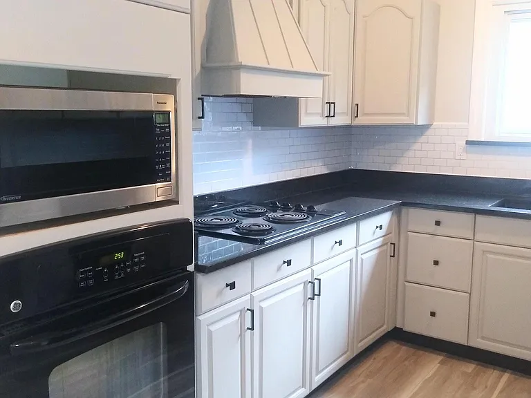 370 Randolph St — Photo 5