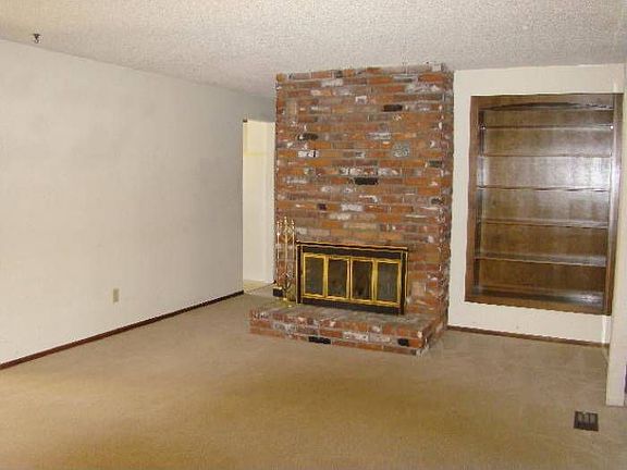 Family Room/Fireplace