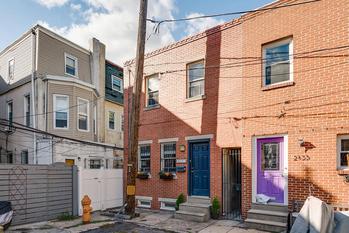 Building Photo - 2137 Clymer St