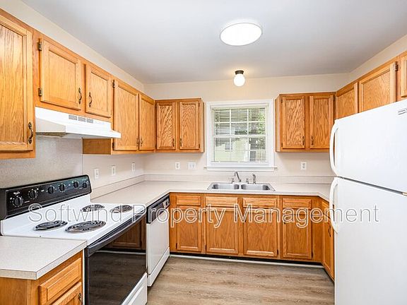 4th image of 1217 Summer St