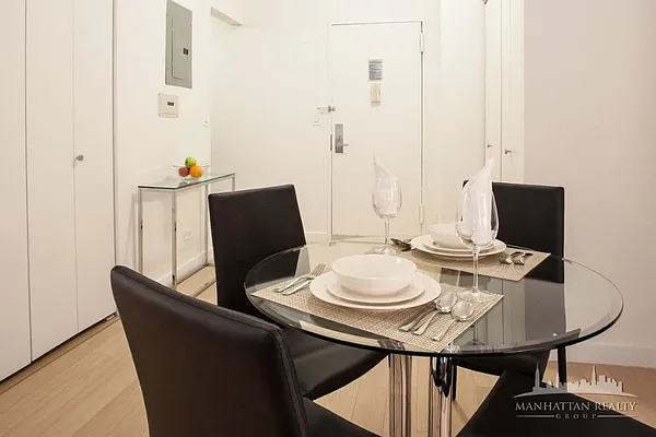 Rented by Manhattan Realty Group | media 19