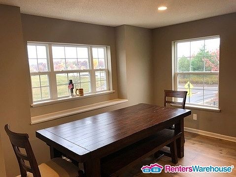 5th image of 661 Village Dr
