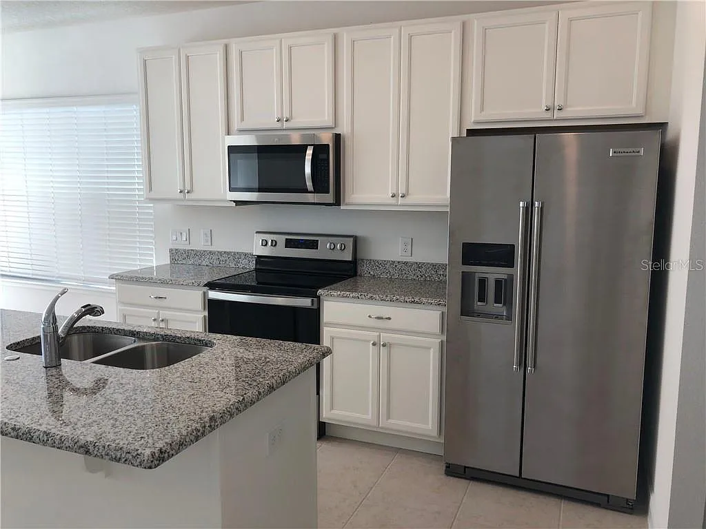 1 bed, 910 sqft, $1,795 — Photo 1