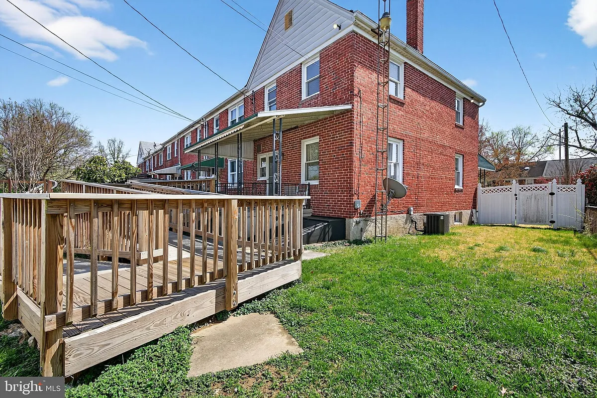 Building Photo - 1870 Yakona Rd