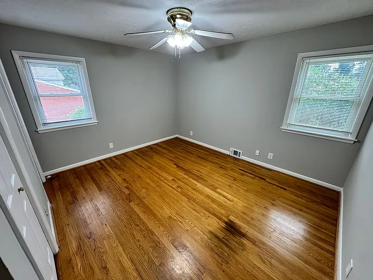 8016 Broadfern Dr — Photo 32