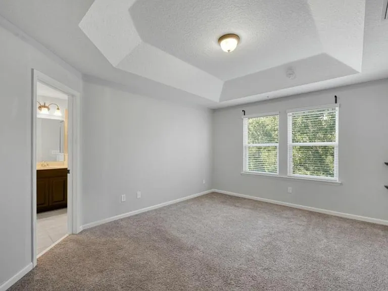 99 Paradas Pl — Photo 15