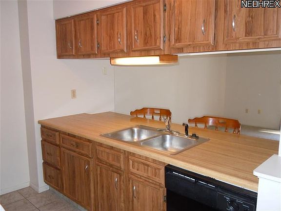 3rd image of 4757 Ledgewood Dr Unit 8A