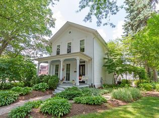 302 N 3rd St, Geneva, IL 60134