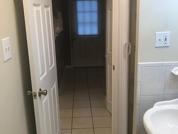 3rd image of 504 Louisa Ave APT 1