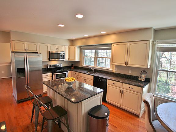 4th image of 15524 Barrington Pl